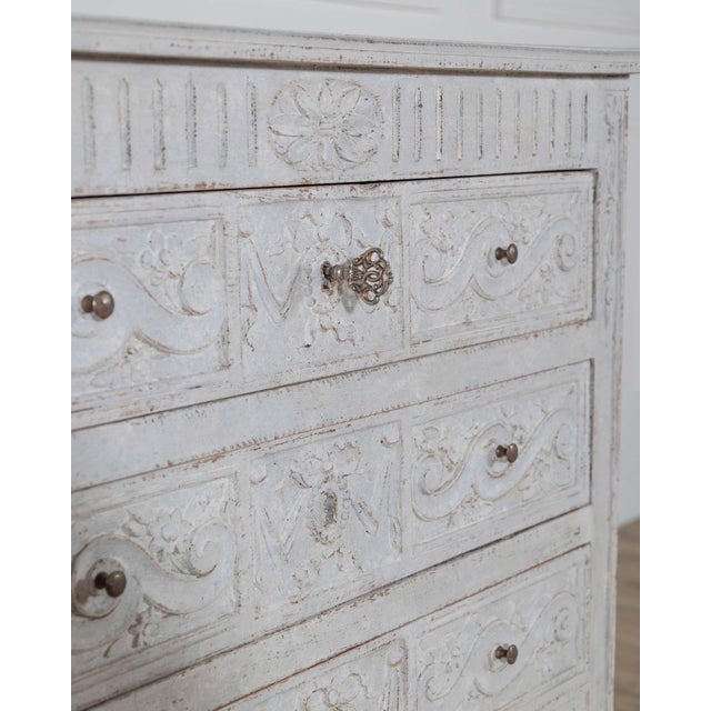 Early 20th Century French Chest of Drawers with Exceptional Craftsmanship For Sale In Atlanta - Image 6 of 12