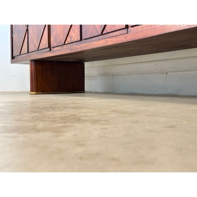 Vintage Walnut Sideboard in the style of Paolo Buffa, 1950s For Sale - Image 16 of 18