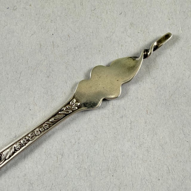 Metal 1930s Stieff Sterling Silver Corsage Repoussé Pattern Butter Pick For Sale - Image 7 of 11
