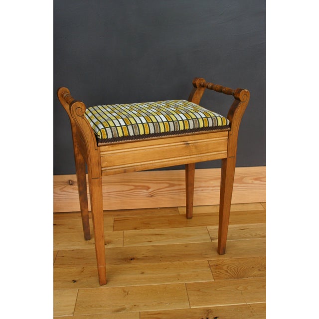 Edwardian Piano Stool in Geometric Fabric, 1890s, in Very Good conditions. Designed 1890 to 1919