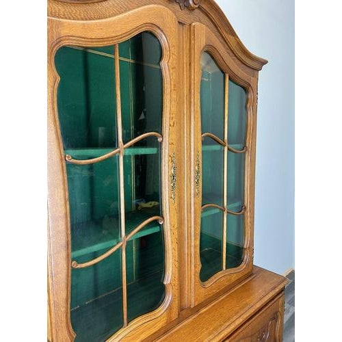 Brown Vintage French Louis XIV Style Oak Display Bookcase For Sale - Image 8 of 13