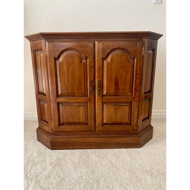 Ethan Allen Rare Mid 20th Century Georgian Court Sheffield Finish Solid Cherry Console Chest Mint Condition For Sale - Image 11 of 11