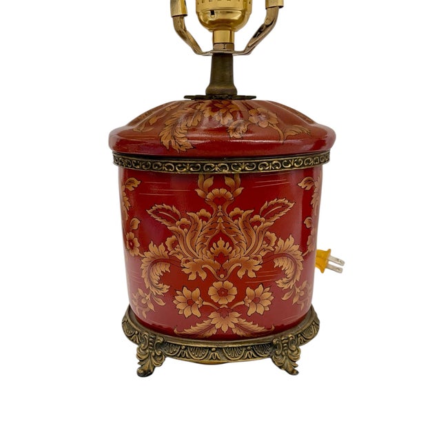 Chinoiserie 2 VTG Oriental Lamps Chinoiserie HandPainted Floral Red & Gold Porcelain. Bronze For Sale - Image 3 of 7