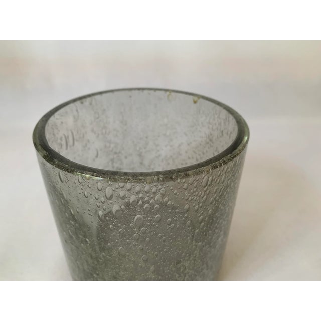 Seguso Vetri d'Arte Small Gray Murano Bullicante Glass Flower Vase For Sale - Image 4 of 8
