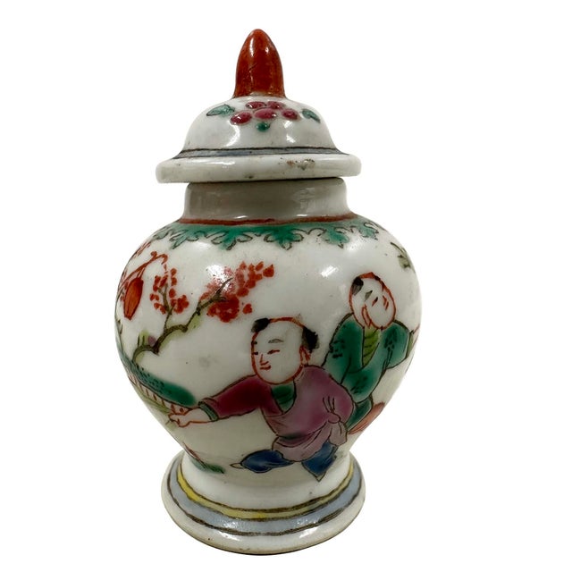 Antique White Early 20th Century Chinese Hand Painted Porcelain Ginger Jar - A Pair For Sale - Image 8 of 12