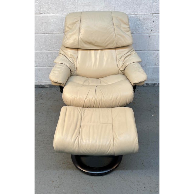 Ekornes ASA Late 20th Century Pair of j.e Ekornes "Stressless" Leather Recliners W/ Matching Ottomans For Sale - Image 4 of 13