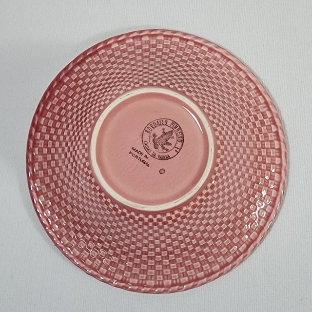 Bordallo Pinheiro Vintage Bordallo Pinheiro Majolica Basketweave Leaves Pink Salad Bowls-Set of 4 For Sale - Image 4 of 6
