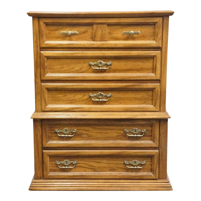 Bassett Furniture Solid Oak Traditional American Colonial Revival 40" Chest on Chest 2085-251 For Sale