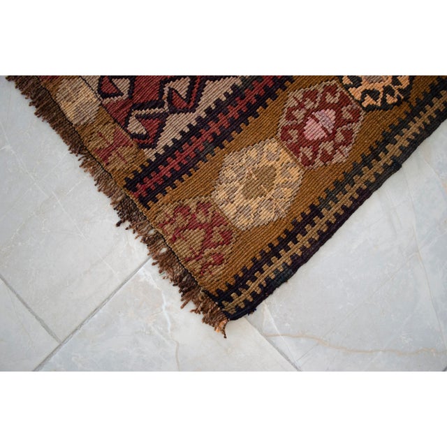 1970s Handwoven Turkish Kilim Rug Tribal Earth Tones Organic Wool Rug - 5′5″ X 12′1″ For Sale - Image 16 of 18