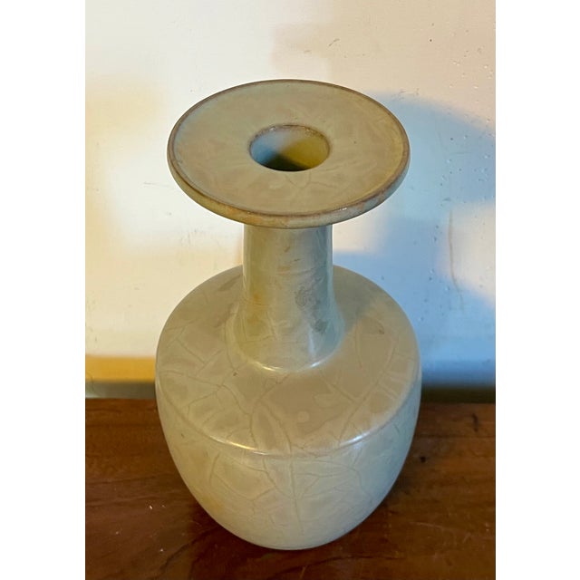 Chinese Celadon Crackle Glaze Mallet Shape Vase - Early 20th Century in the Style of Song Dynasty Imperial Ceramics For Sale - Image 13 of 14