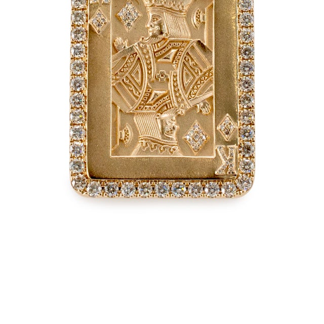 Modern Men’s 14k Yellow Gold 2.34ct Halo Diamond King of Diamonds Card Drop Pendant For Sale - Image 3 of 8