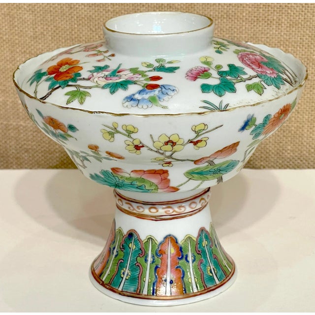 Tongzhi Period, Qing Dynasty, Chinese Porcelain Stemmed Bowl & Cover - a Pair For Sale In Greensboro - Image 6 of 12