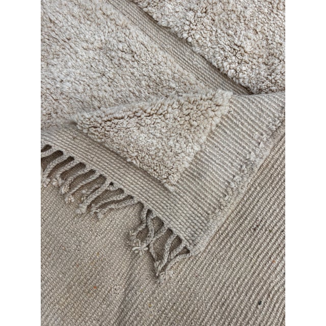 Luxury Handmade Beni Ouarain Mrirt Rug – 220 × 310 Cm | 7.2 × 10.2 Ft | Pure Moroccan Wool For Sale - Image 13 of 17