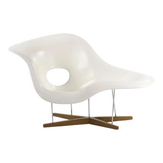 Authentic Herman Miller Eames Lounge Chair & Ottoman in Santos Palisander and Black Leather For Sale