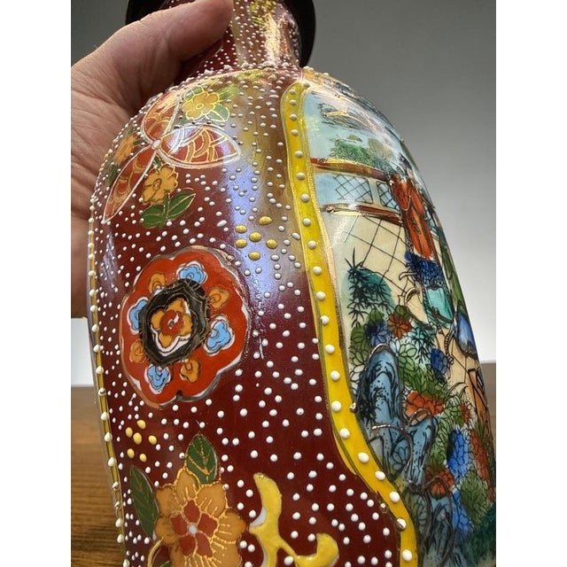 Japanese Satsuma Vase with Court Scene by Moriage Decoration, 1920 For Sale - Image 6 of 7