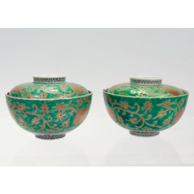 Japanese Pair of Antique Japanese/Chinese Gilt Imari Arita Porcelain Rice Bowls & Covers For Sale - Image 3 of 18