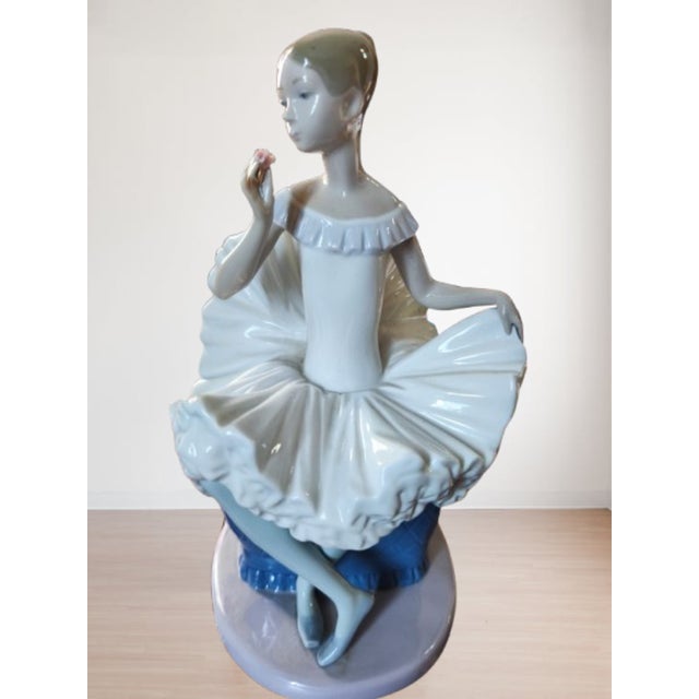 A Dream Come True Figurine in Porcelain by Nao for Lladró, 1983 For Sale - Image 9 of 9