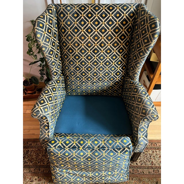 1960s Custom Bench-Made Chippendale Cut-Velvet Wingback Armchair – Estate Piece For Sale - Image 5 of 10