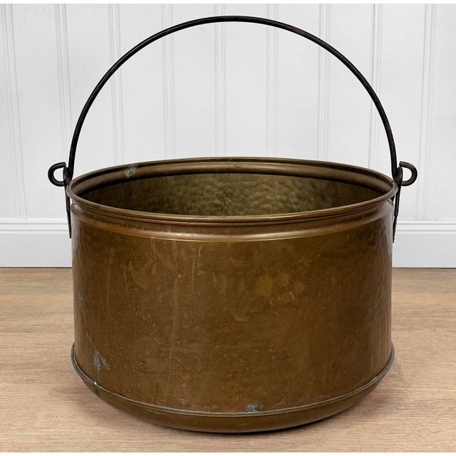 Traditional Antique 18" Hammered Copper Pot Cauldron W/ Handle For Sale - Image 3 of 12