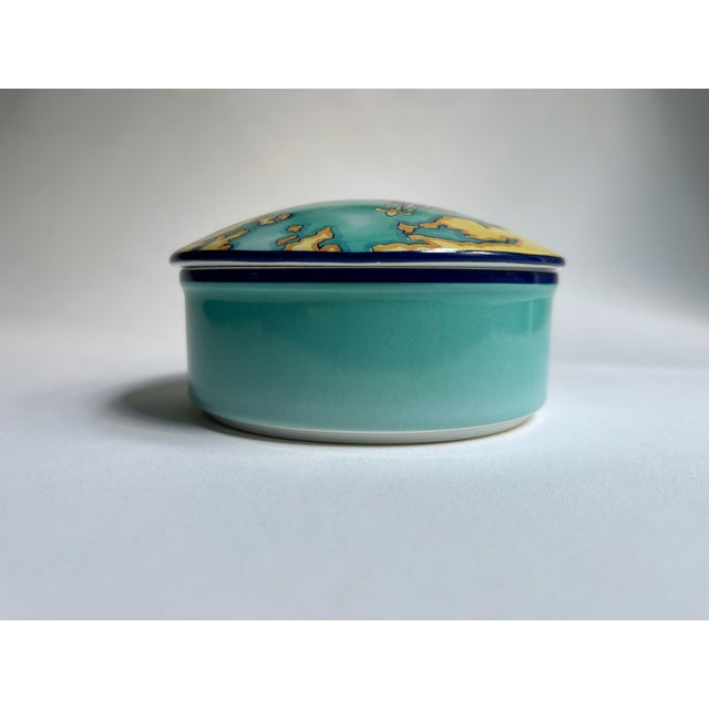 2000 - 2009 Tiffany & Co. Porcelain "World Discovery" Covered Box For Sale - Image 5 of 16