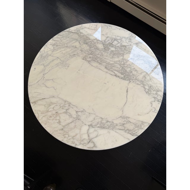 Contemporary Knoll Saarinen Marble Dining Table Round 42 For Sale - Image 3 of 7