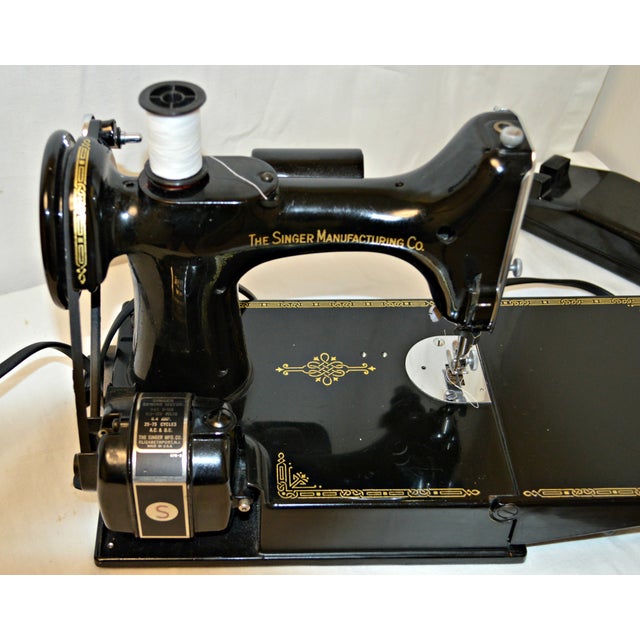 Vintage 1951 Singer Featherweight Sewing Machine | Chairish