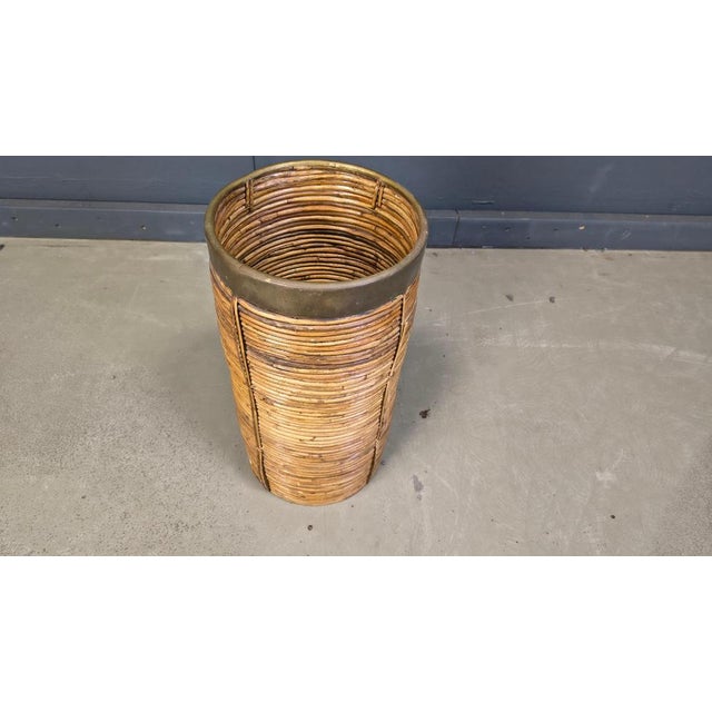 Mid century copper and bamboo umbrella stand. Timeless piece, in the manner of Gabrielle Crespi 1960s - Italy Dimensions:...