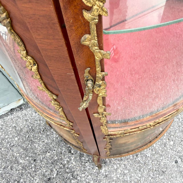 Antique French Louis XV Style Curio Display Cabinet For Sale In West Palm - Image 6 of 12