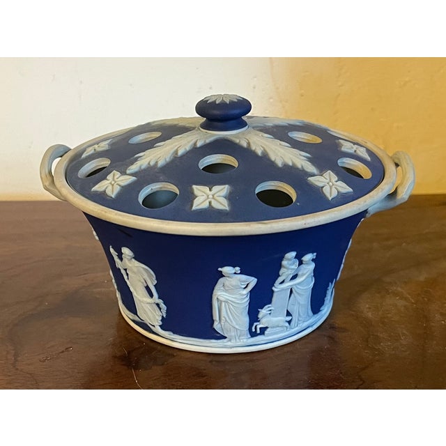 Neoclassical Antique Early 20th Century Wedgwood Dark Blue Jasperware Violet Pot, Potpourri Incense Burner For Sale - Image 3 of 18