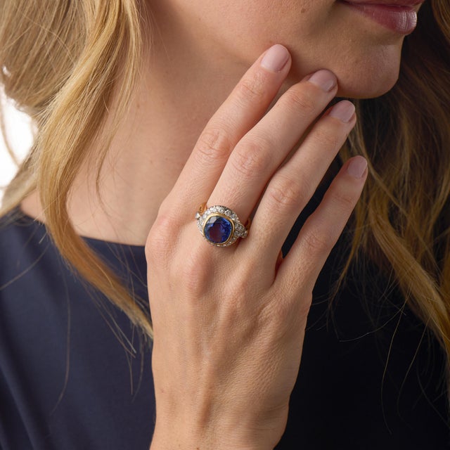 1970s 1970s French Gia 8.00 Carat Ceylon Sapphire Diamond 18k Two Tone Gold Cocktail Ring, Size 8.25 For Sale - Image 5 of 8