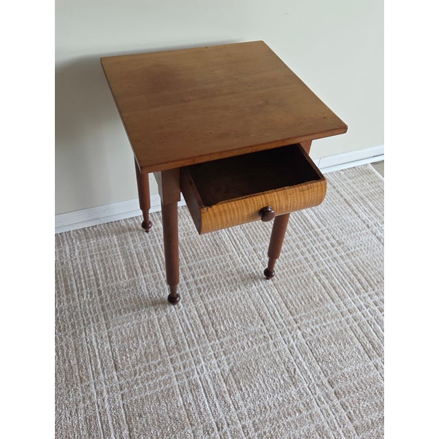 Federal Style Tiger Maple and Cherry One-Drawer Side Table, 19th Century For Sale - Image 4 of 8