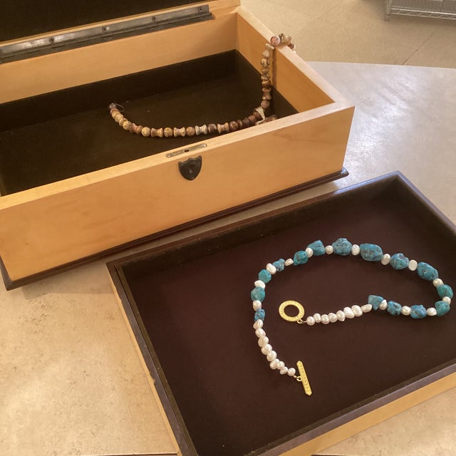 Late 20th Century Biedermeier Style Blonde Walnut Keepsake Box With Working Key For Sale In Atlanta - Image 6 of 8