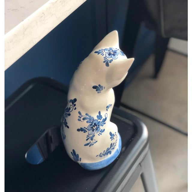 Meeee-ow! This little green-eyed, blue-flowered, feline cutie is the puurrrrfect gift for that cat lover in your group.