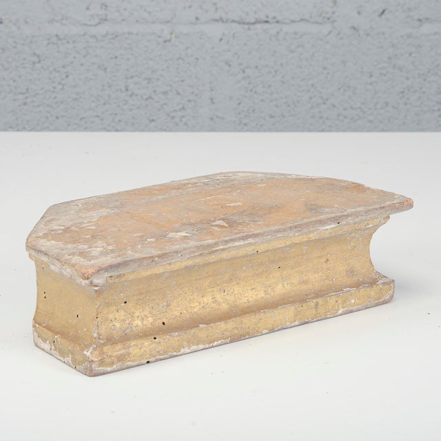 A refined vintage base in carved and gilded wood, designed as an elegant shelf or small corner unit. This antique piece...