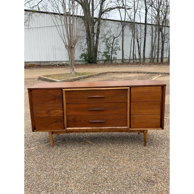 Mid-Century Modern 1960s Mainline by Hooker 9 Drawer Dresser, Attributed For Sale - Image 3 of 6