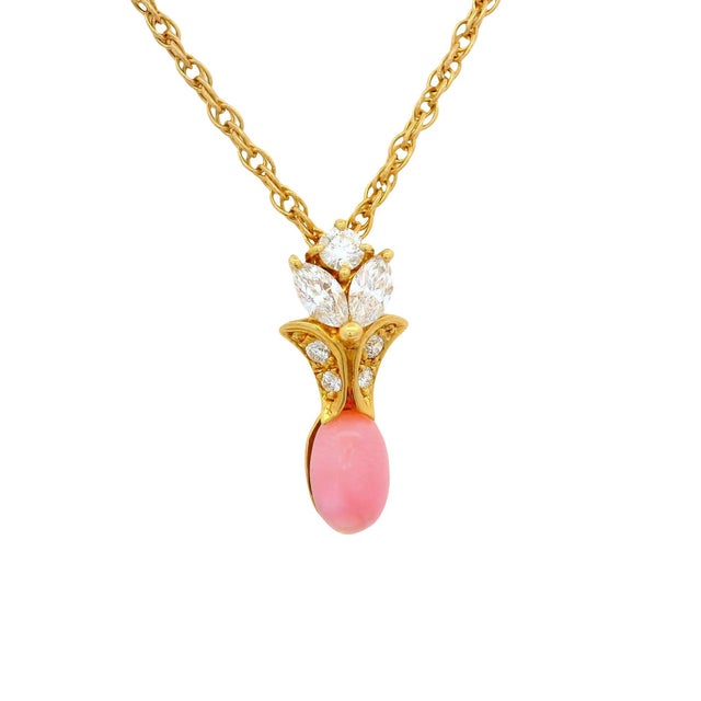 Contemporary Conch Pearl Diamond 18k Yellow Gold Drop Pendant Necklace For Sale - Image 3 of 7