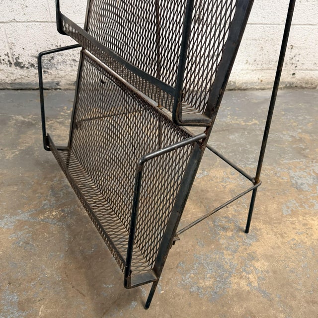 Large Mid 20th Century Modern Free-Standing Collapsible Metal Magazine Rack For Sale In New York - Image 6 of 8