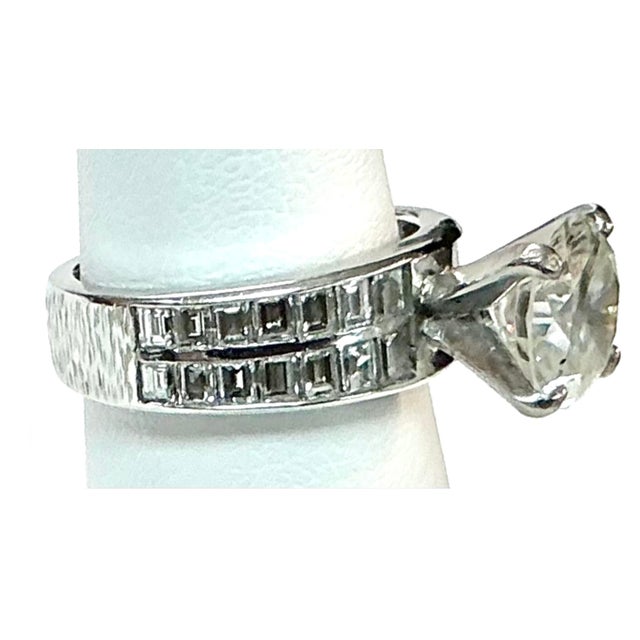 Metal 18 Karat White Gold, 2.62 Brilliant Cut Diamond 3.75 Total Carat Weight Ring For Sale - Image 7 of 10