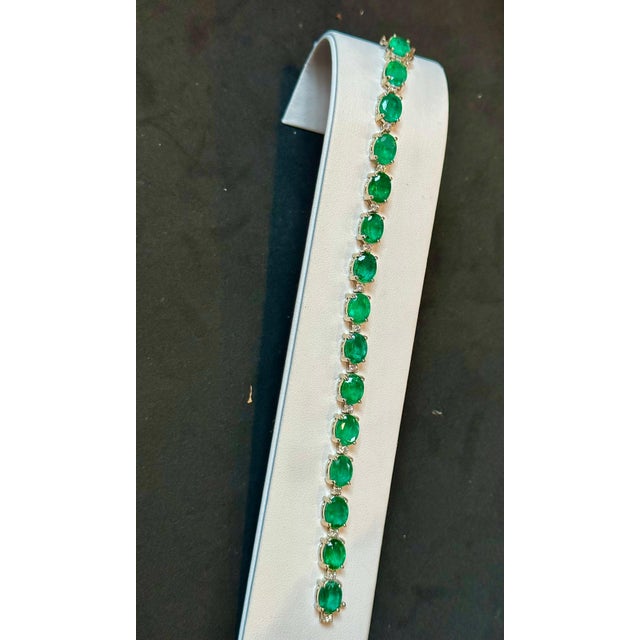 30 Carat Natural Zambian Emerald & Diamond Tennis Bracelet 14 Karat Gold For Sale - Image 18 of 18