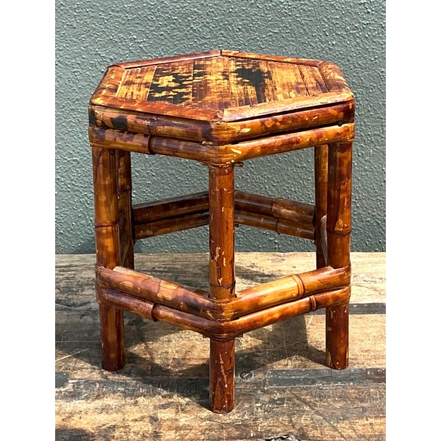 This exquisite vintage orchid stand showcases the timeless allure of tortoise-finish bamboo, a hallmark of mid-century...