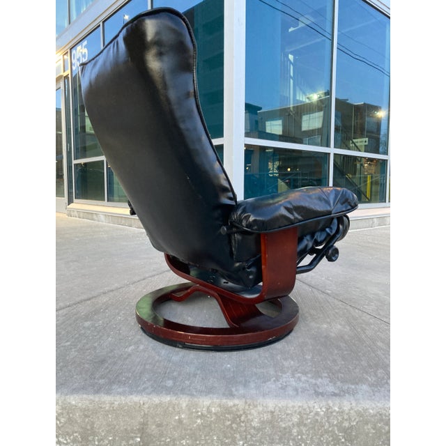 1980s Danish Modern Leather Lounge Chair Manner of Hjellegjerde For Sale In Denver - Image 6 of 13