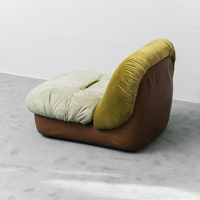 Saporiti armchair, 1970s design. Two-tone Alcantara and velvet cushions. Leather and fabric frame. Excellent condition....