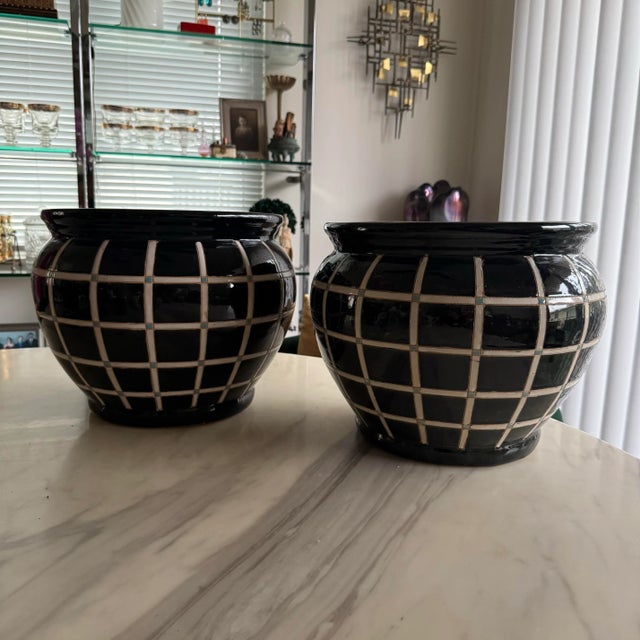 1980s Postmodern Grid Etched Large Ceramic Glazed Planters - Set of 2 For Sale In Los Angeles - Image 6 of 8