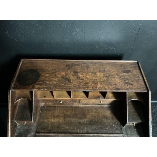 William and Mary Oak Bureau, 1700s For Sale - Image 3 of 7