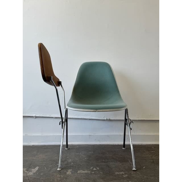 Mid-Century Modern Vintage Eames for Herman Miller DSS-Ta Tablet Arm Chair For Sale - Image 3 of 10