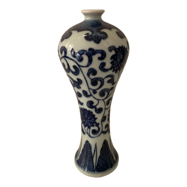Blue & White Porcelain Floral Chinoiserie Vase For Sale