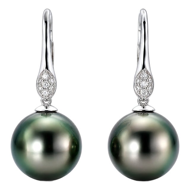 Late 20th Century 14K White Gold Diamond Tahitian Pearl Hanging Earrings, Pair For Sale