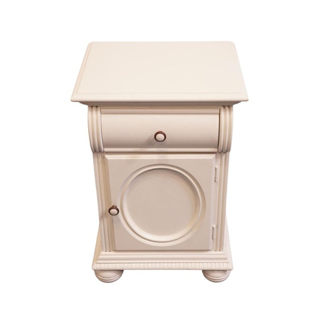 Victorian Lexington Furniture Off White Painted Traditional Victorian Style 18" Cabinet Nightstand 509-623 For Sale - Image 3 of 15