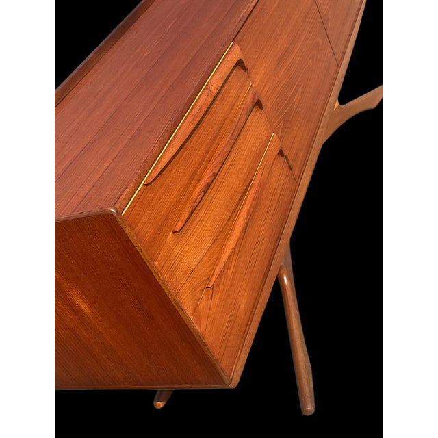 Mid-Century Teak Sideboard by Val Rossi for Beithcraft For Sale - Image 5 of 18