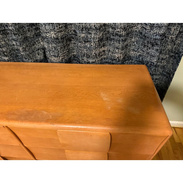 Heywood-Wakefield 1950s Heywood Wakfield Kohinoor 6-Drawer Dresser With Mirror For Sale - Image 4 of 5